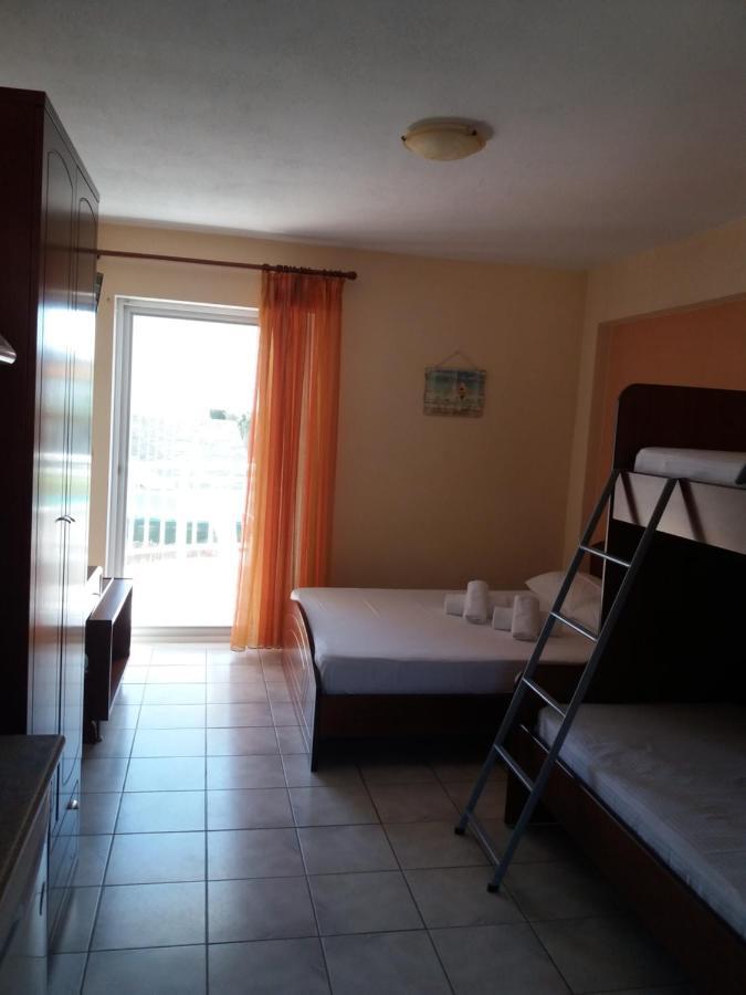 Apartment House Meltemi *